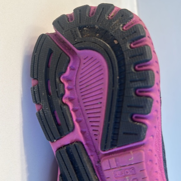 Barely worn Brooks sneakers - Picture 9 of 11